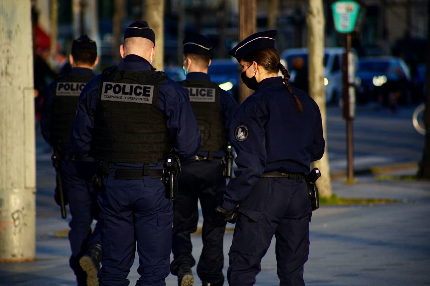 Forces de l’ordre françaises en service dans la rue