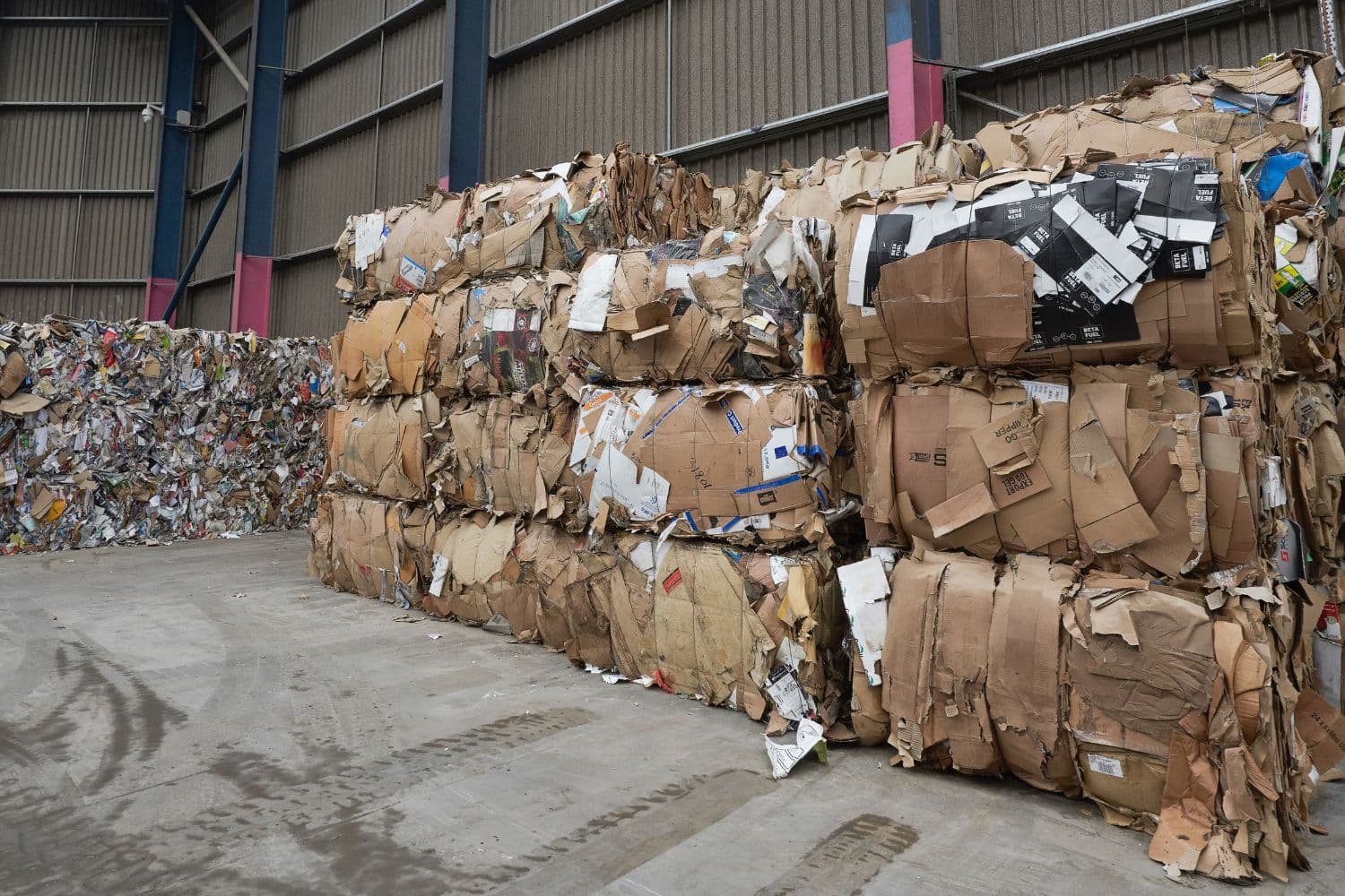 Cartons empilés pour le recyclage