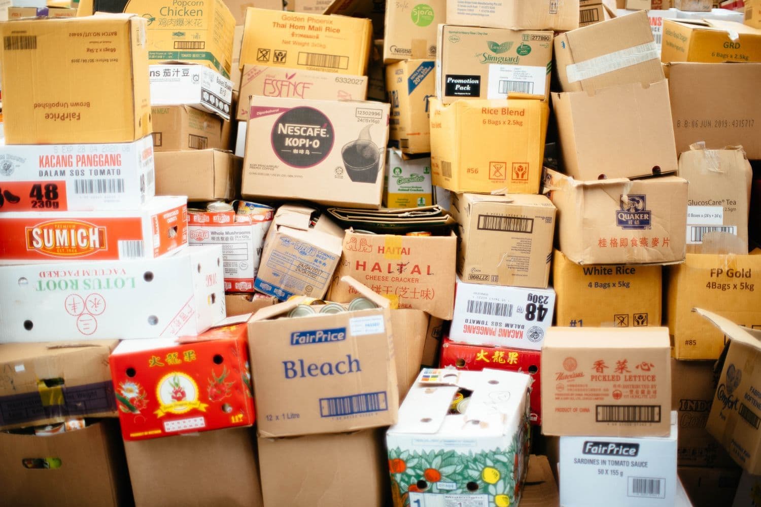 Cartons standards empilés