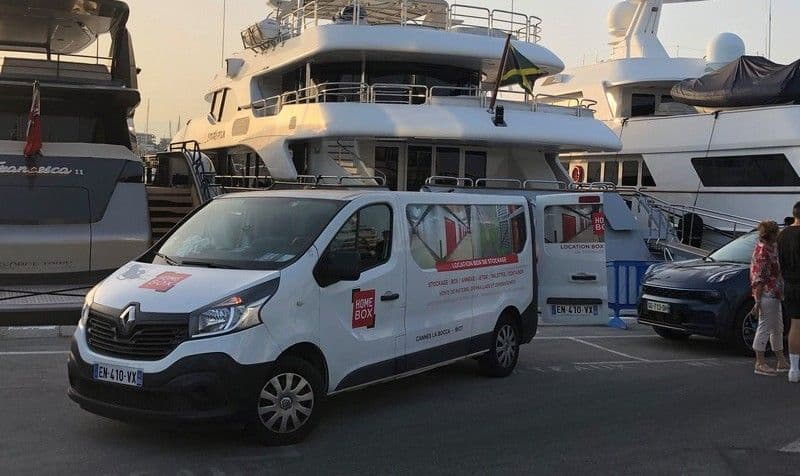 Livraison en camion au pied du yacht par HOMEBOX