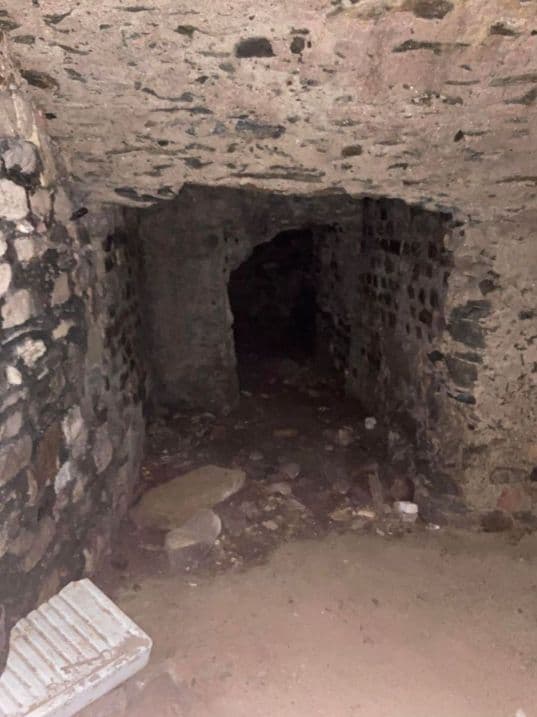 Location cave - 50m2