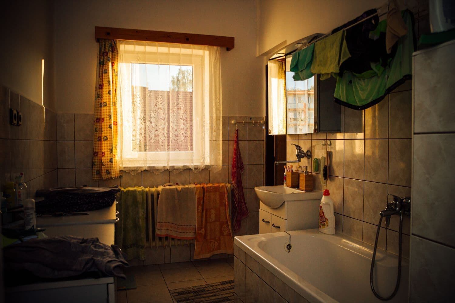 Salle de bain vide en fin de journée