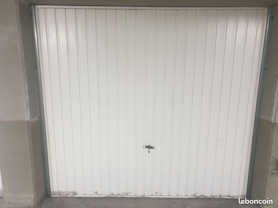 GARAGE AU SOUS SOL 15m2 à Grenoble