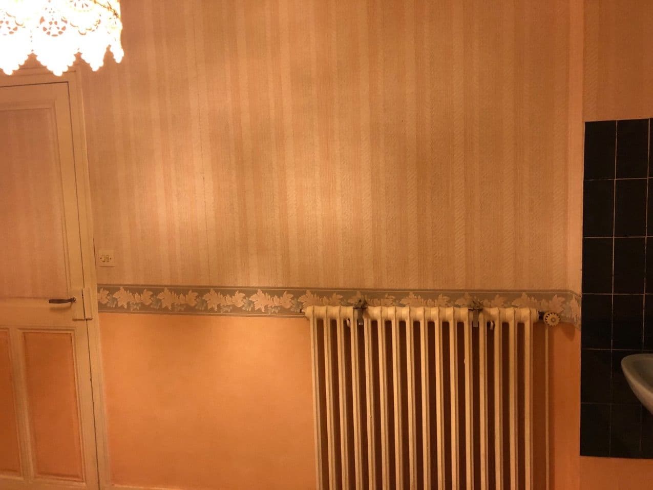 Pièce sécurisée à louer, sol dur