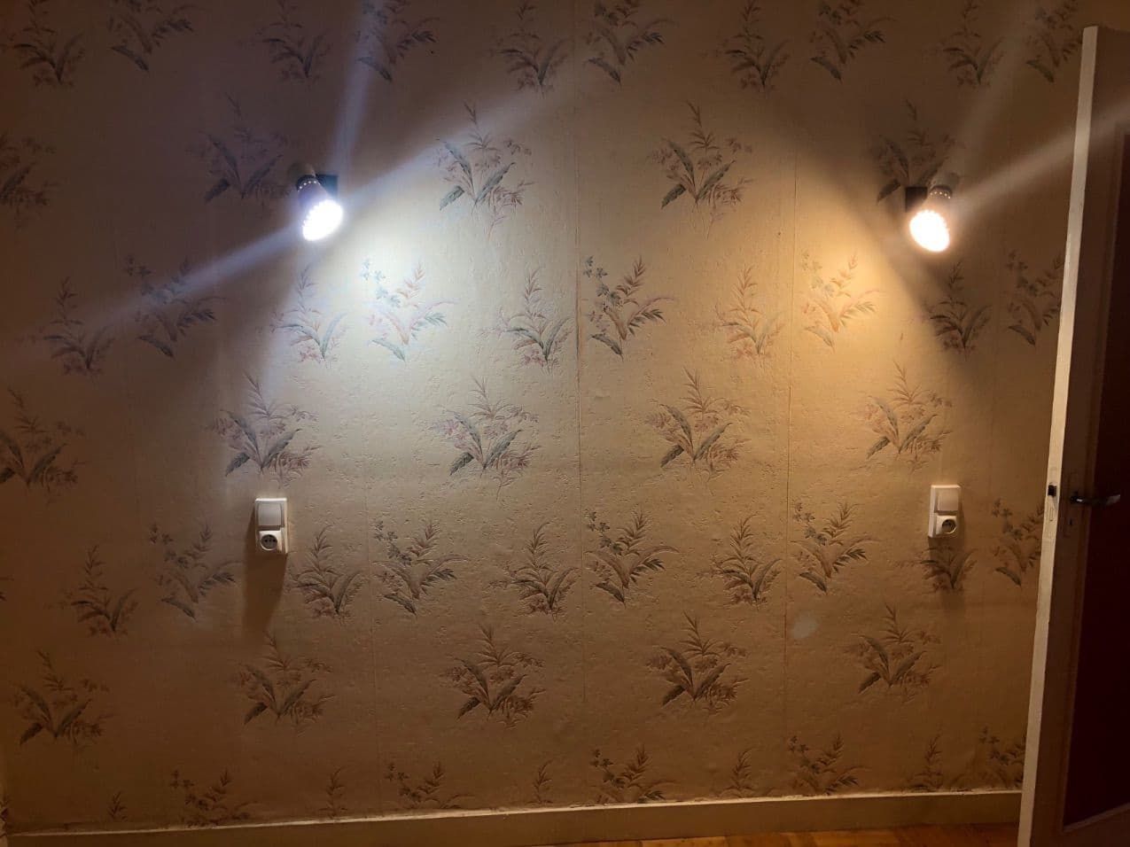 Pièce sécurisée à louer