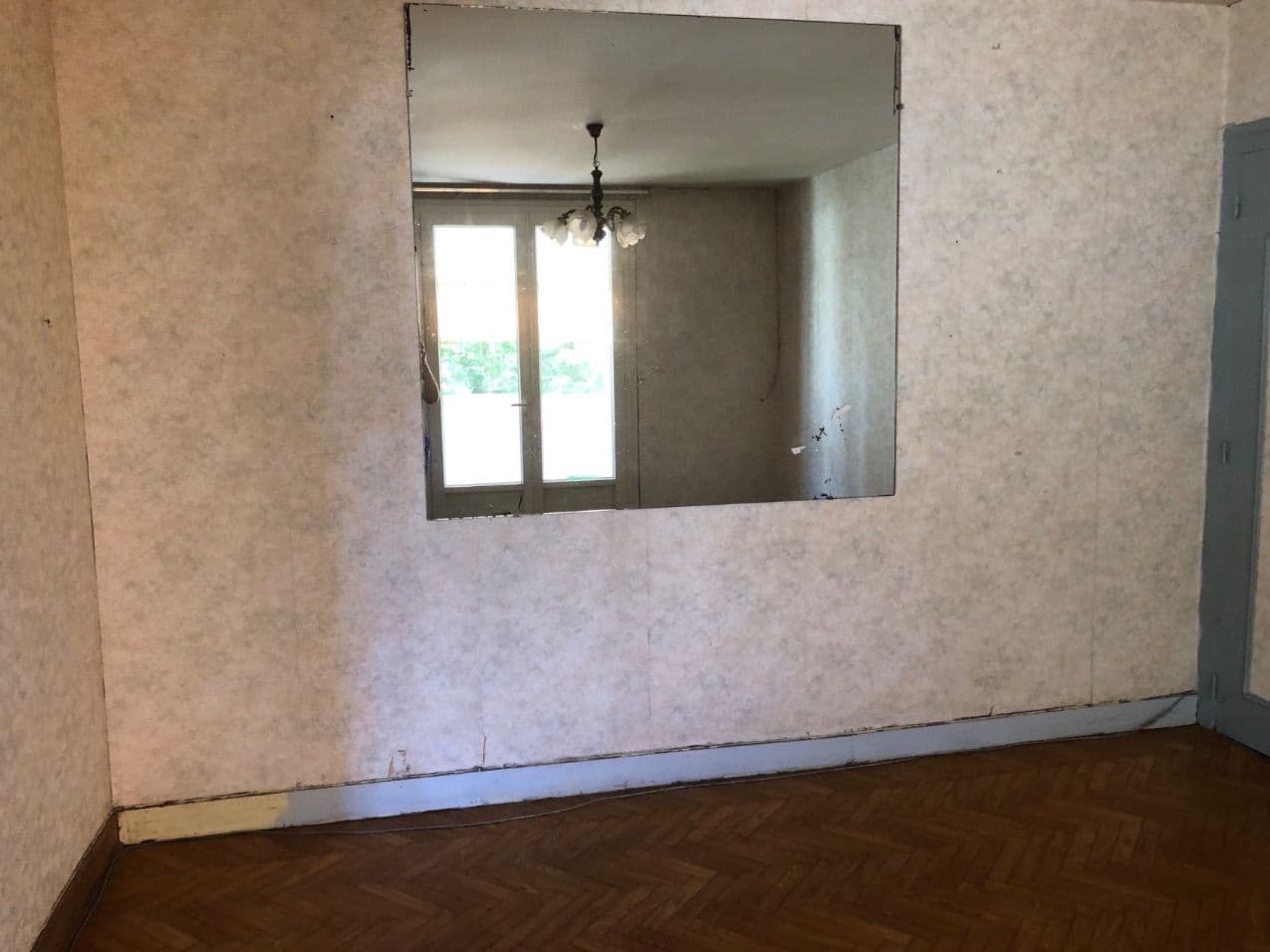 Grande pièce sécurisée à louer