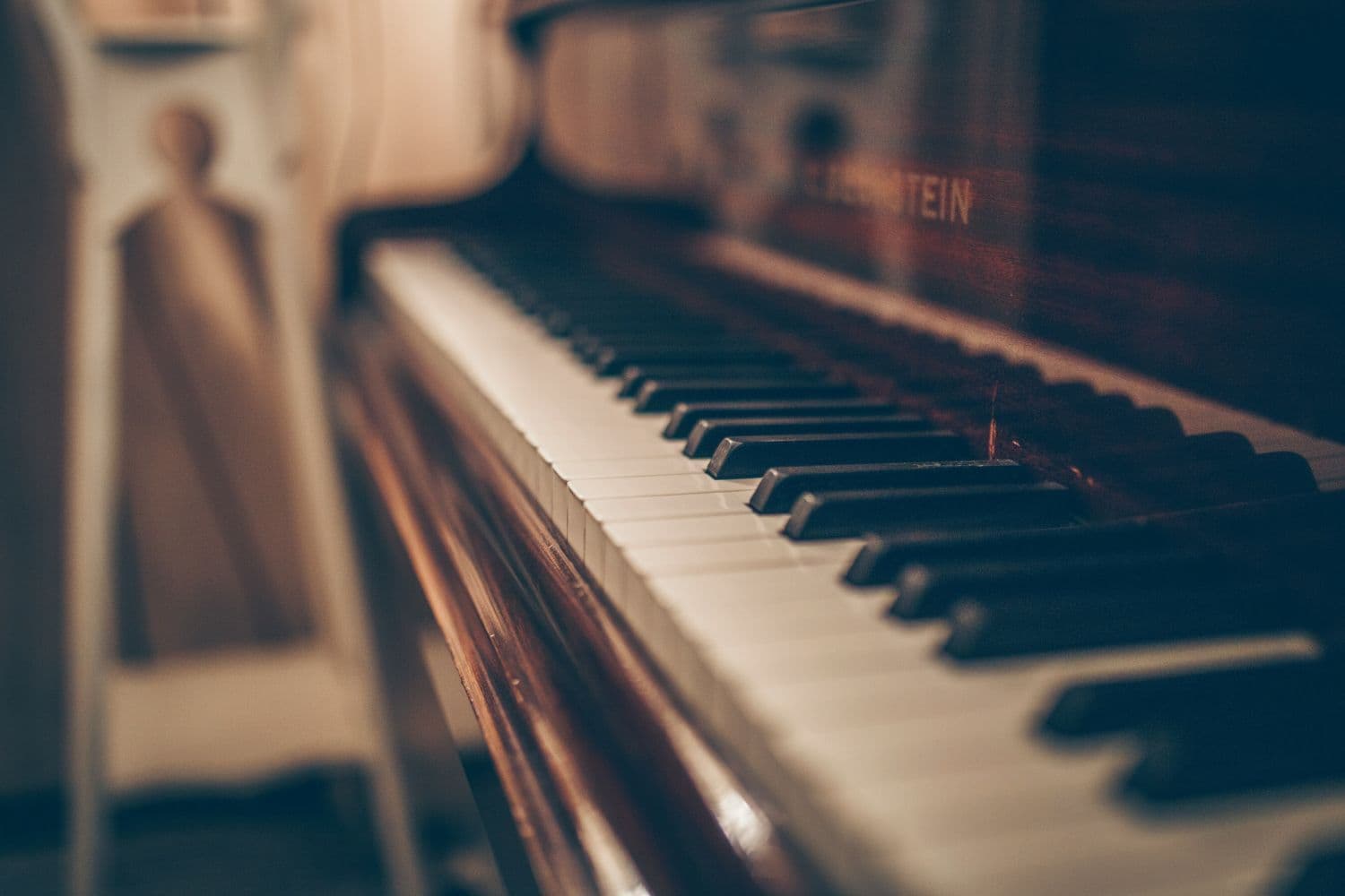 Gros plan sur les touches d’un piano