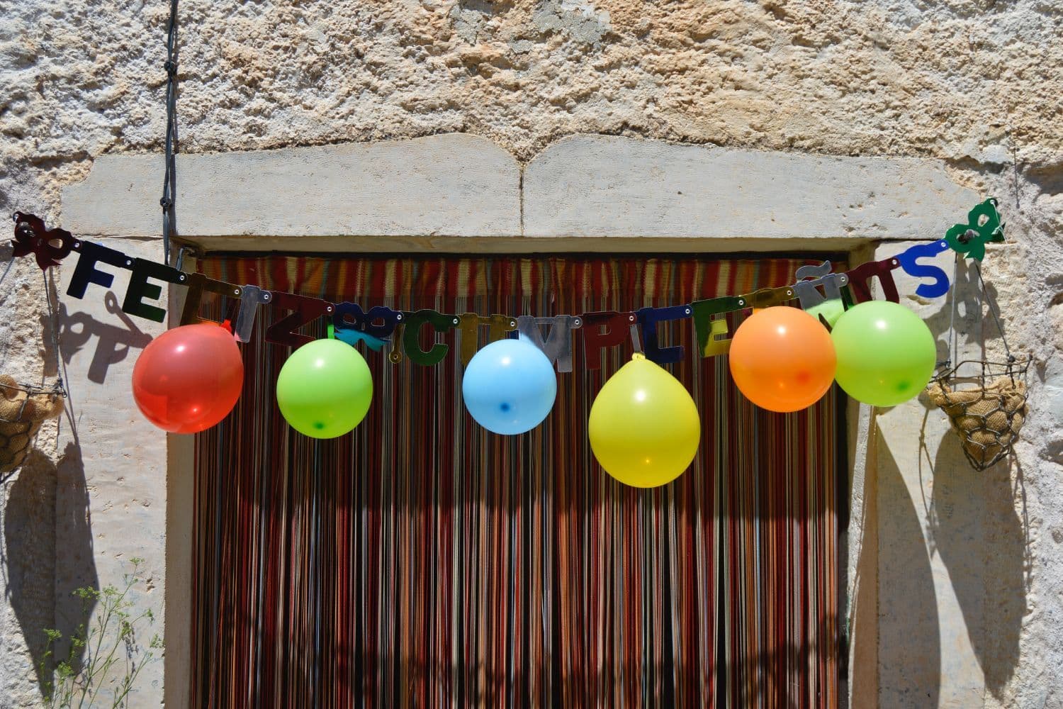 porte d’entrée décorée pour une crémaillère